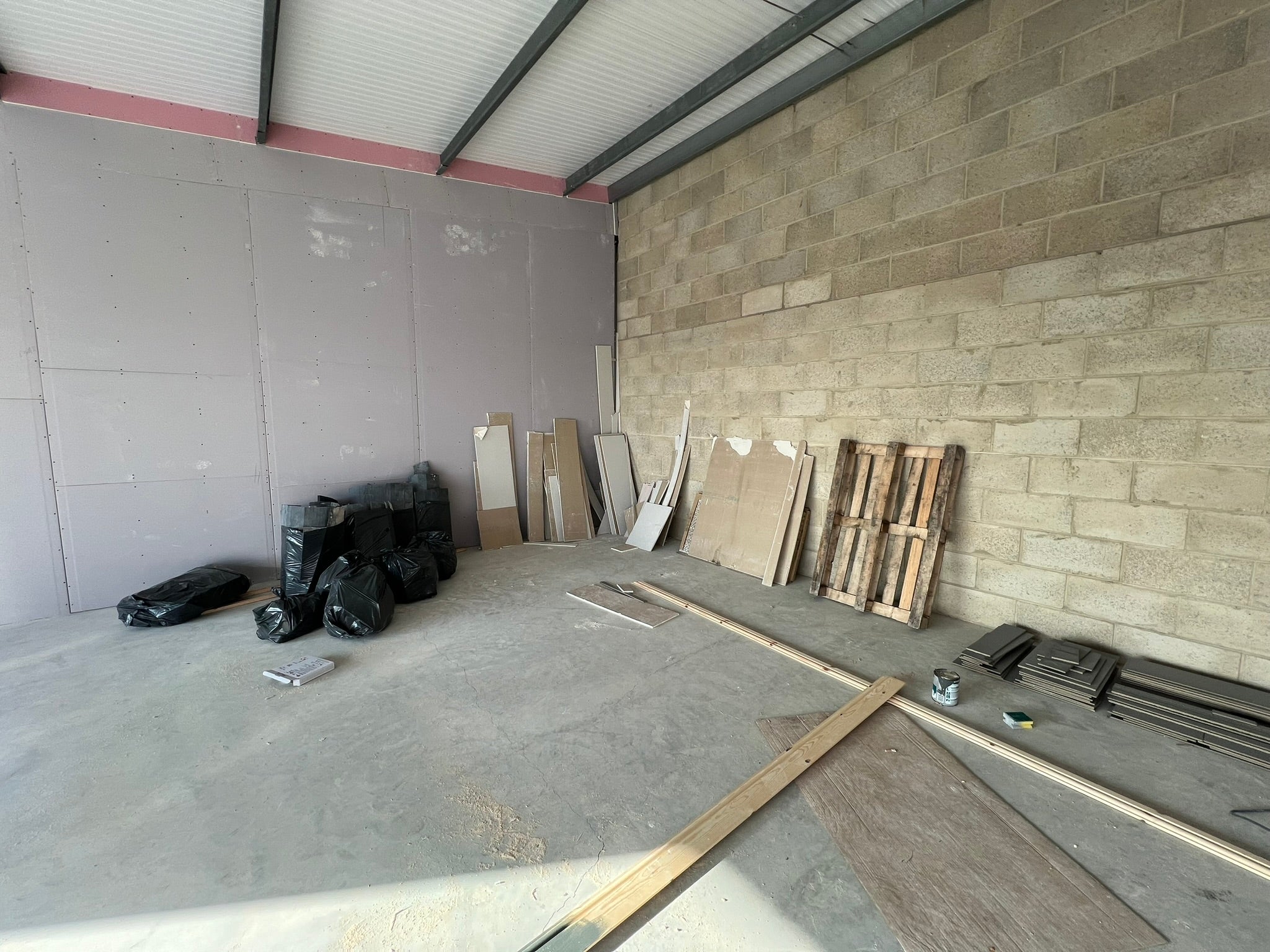 Empty commercial unit before the complete VapeWay Lounge retail shop fit-out and renovation.